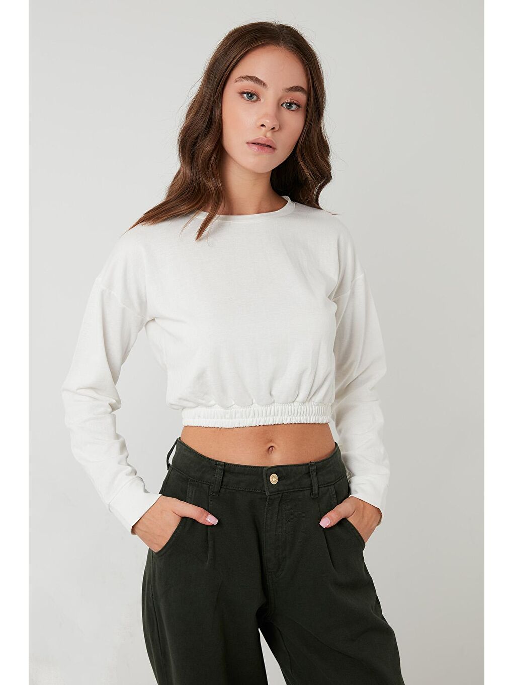 Lela Ekru Bisiklet Yaka Beli Lastikli Crop Örme Sweat 5863822 - 1