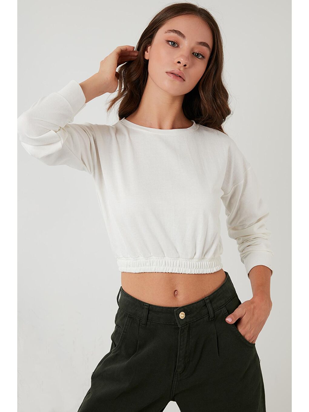 Lela Ekru Bisiklet Yaka Beli Lastikli Crop Örme Sweat 5863822 - 3