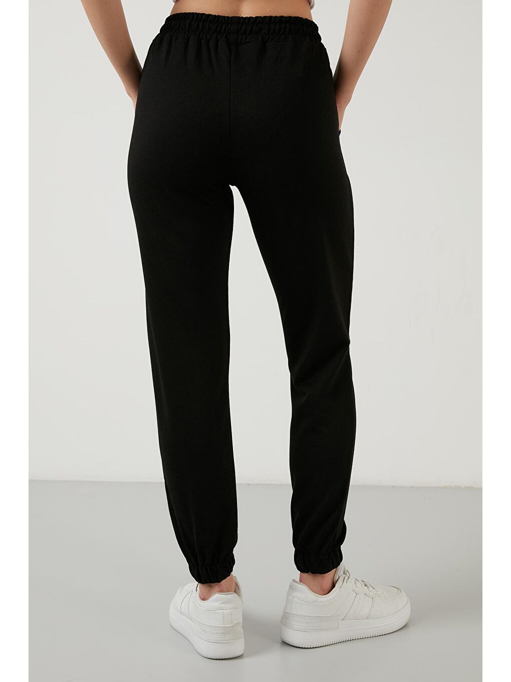 Siyah Pamuklu Beli Ve Paçası Lastikli Basic Jogger Eşofman Altı 5864171-4