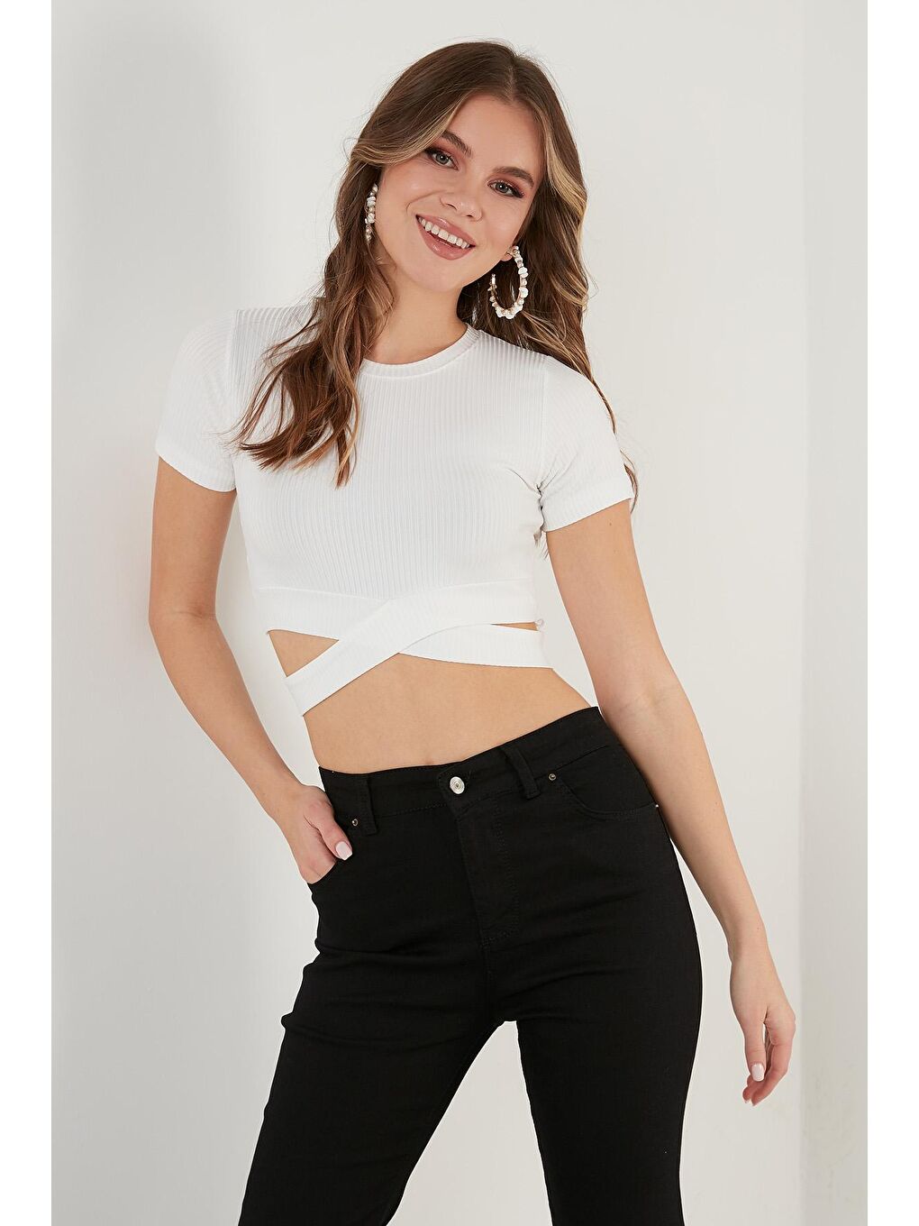 Lela Ekru Fitilli Bel Detaylı Kısa Kollu Dar Kesim Crop Bluz 5864211 - 2