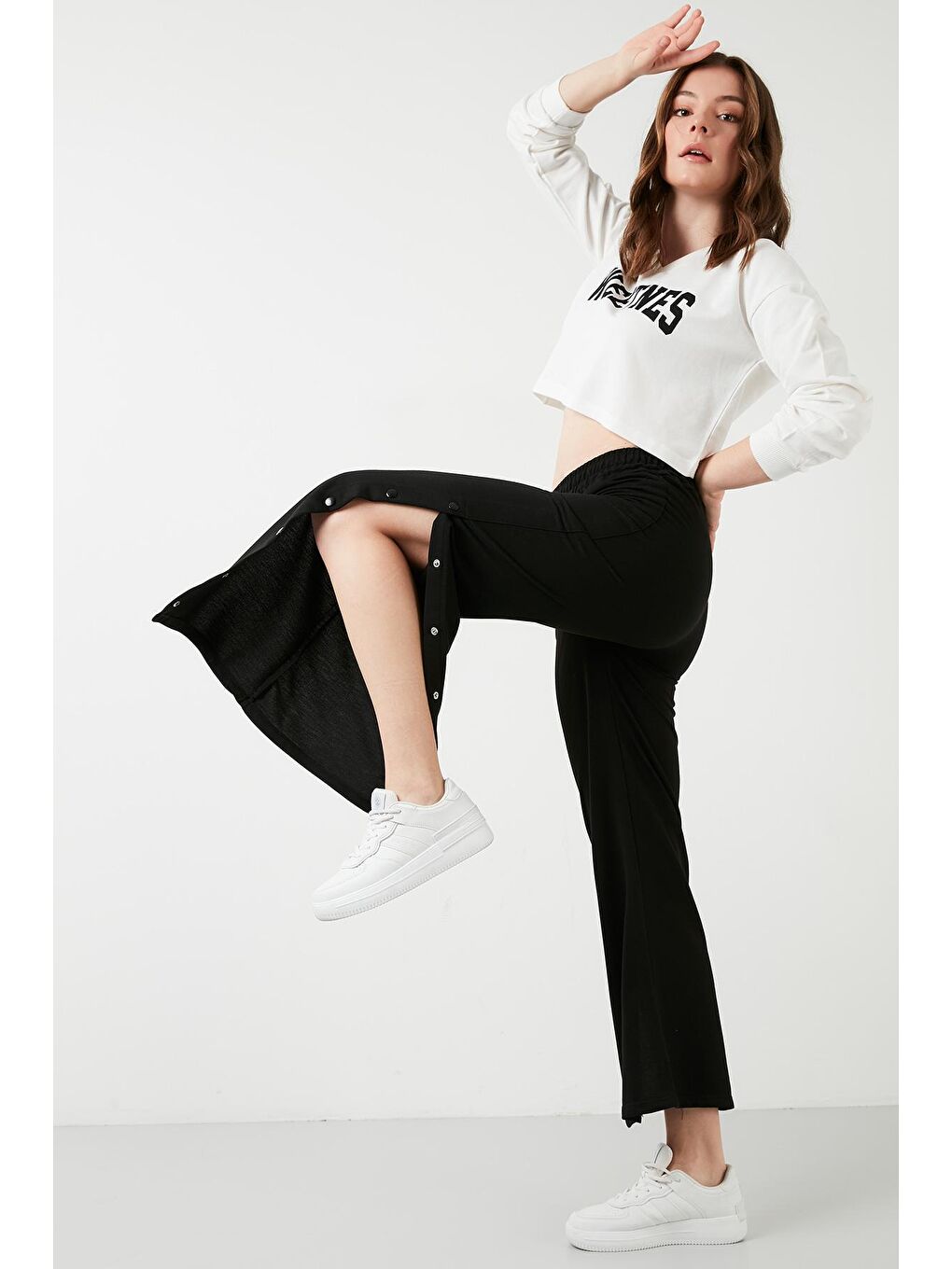 Siyah Beli Lastikli Yırtmaç Detaylı Eşofman Altı 5864325