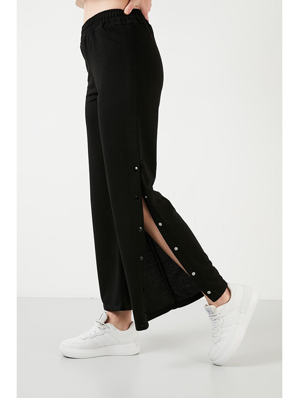 Siyah Beli Lastikli Yırtmaç Detaylı Eşofman Altı 5864325-3