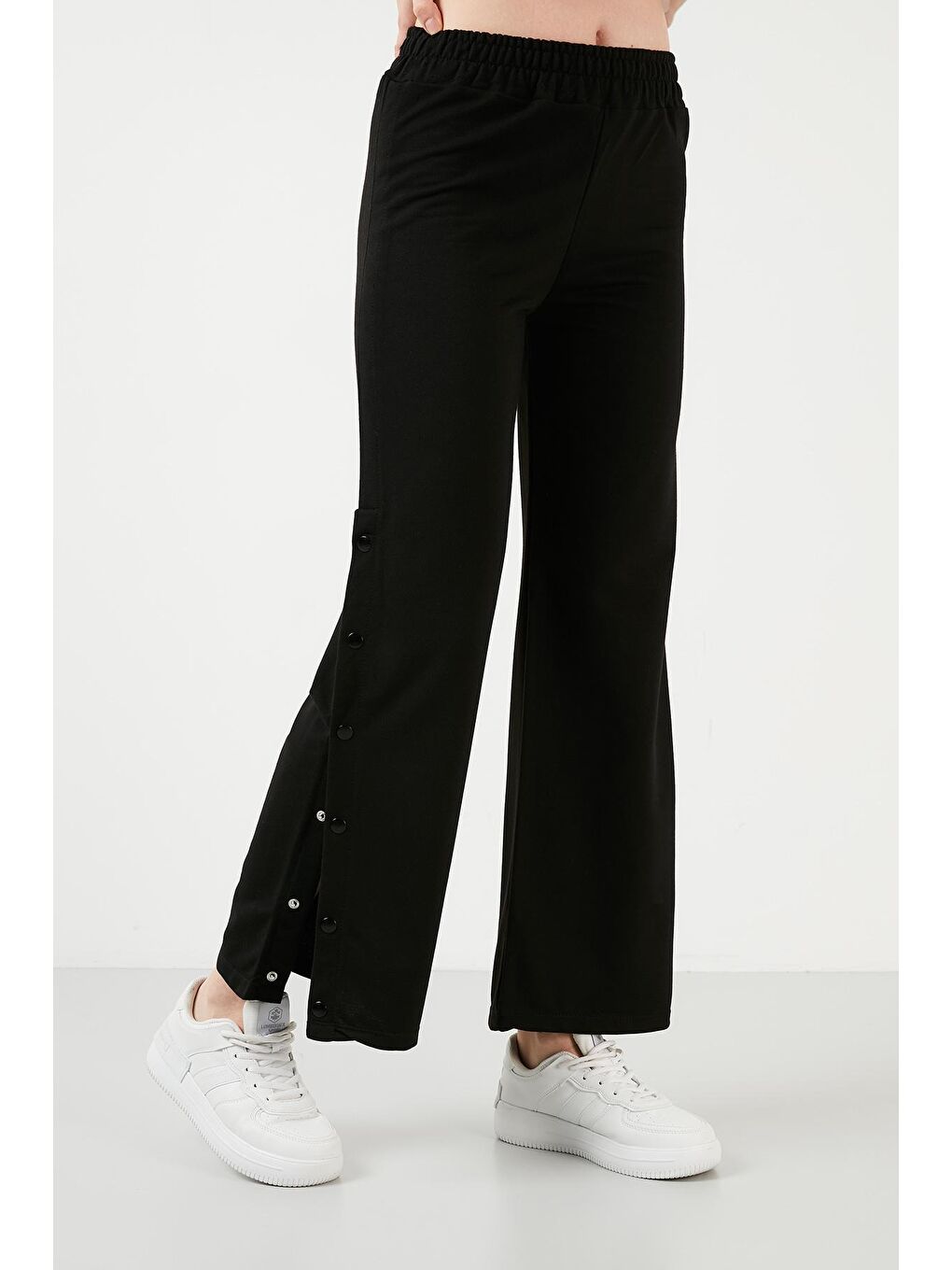 Siyah Beli Lastikli Yırtmaç Detaylı Eşofman Altı 5864325-4