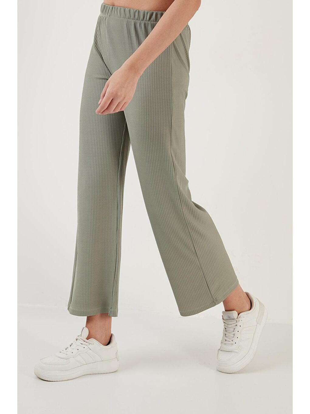 Yeşil Fitilli Rahat Kesim Bol Paça Pantolon 5865028