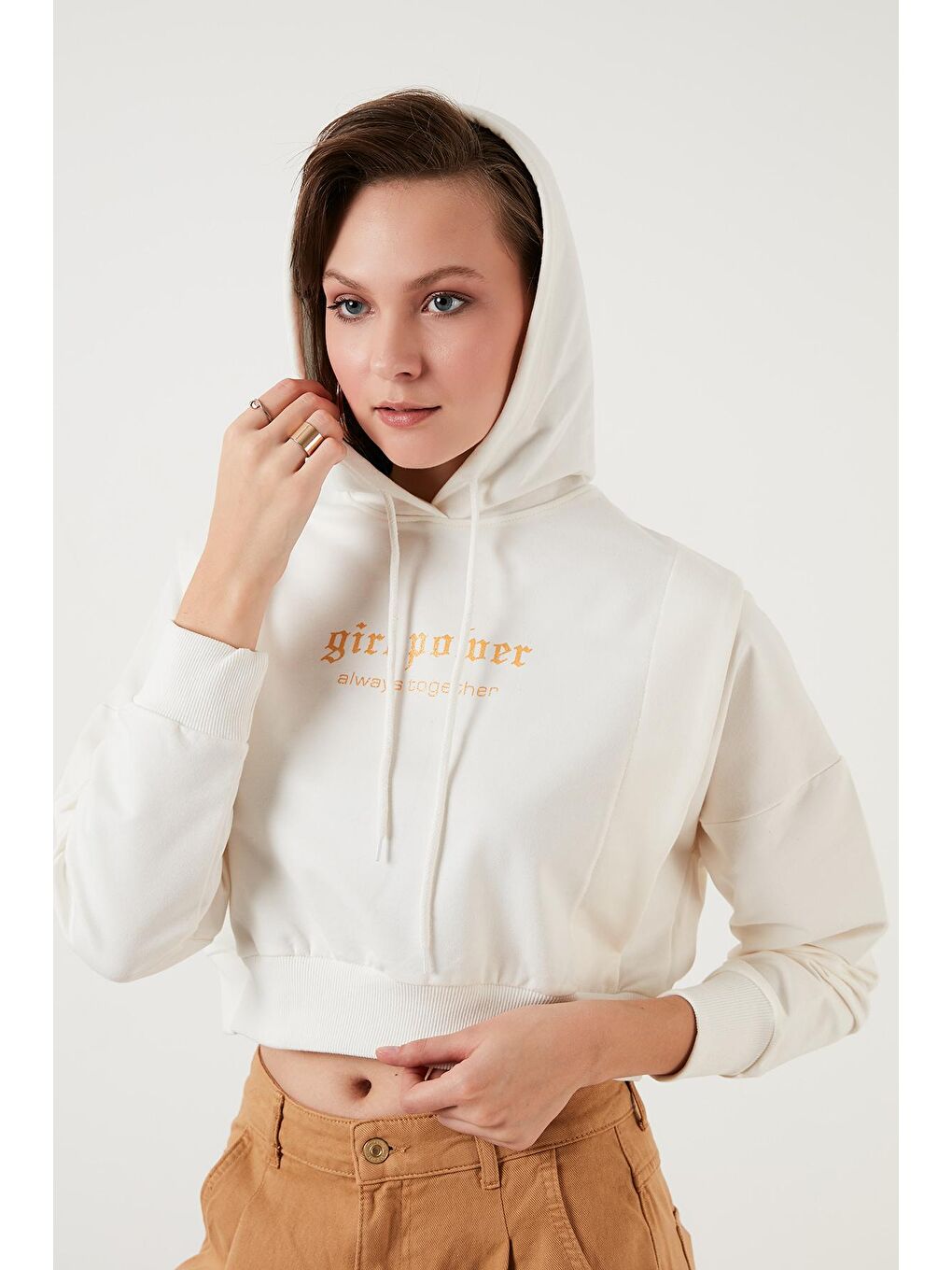 Ekru Baskılı Kapüşonlu Pamuklu Crop Sweat 6001041-2