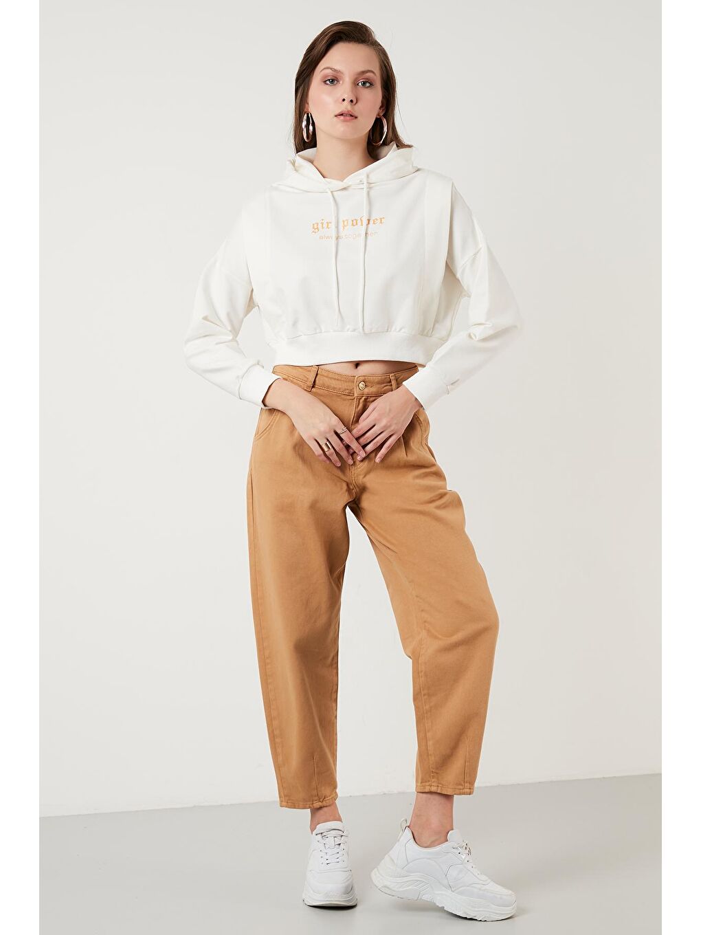 Ekru Baskılı Kapüşonlu Pamuklu Crop Sweat 6001041-3