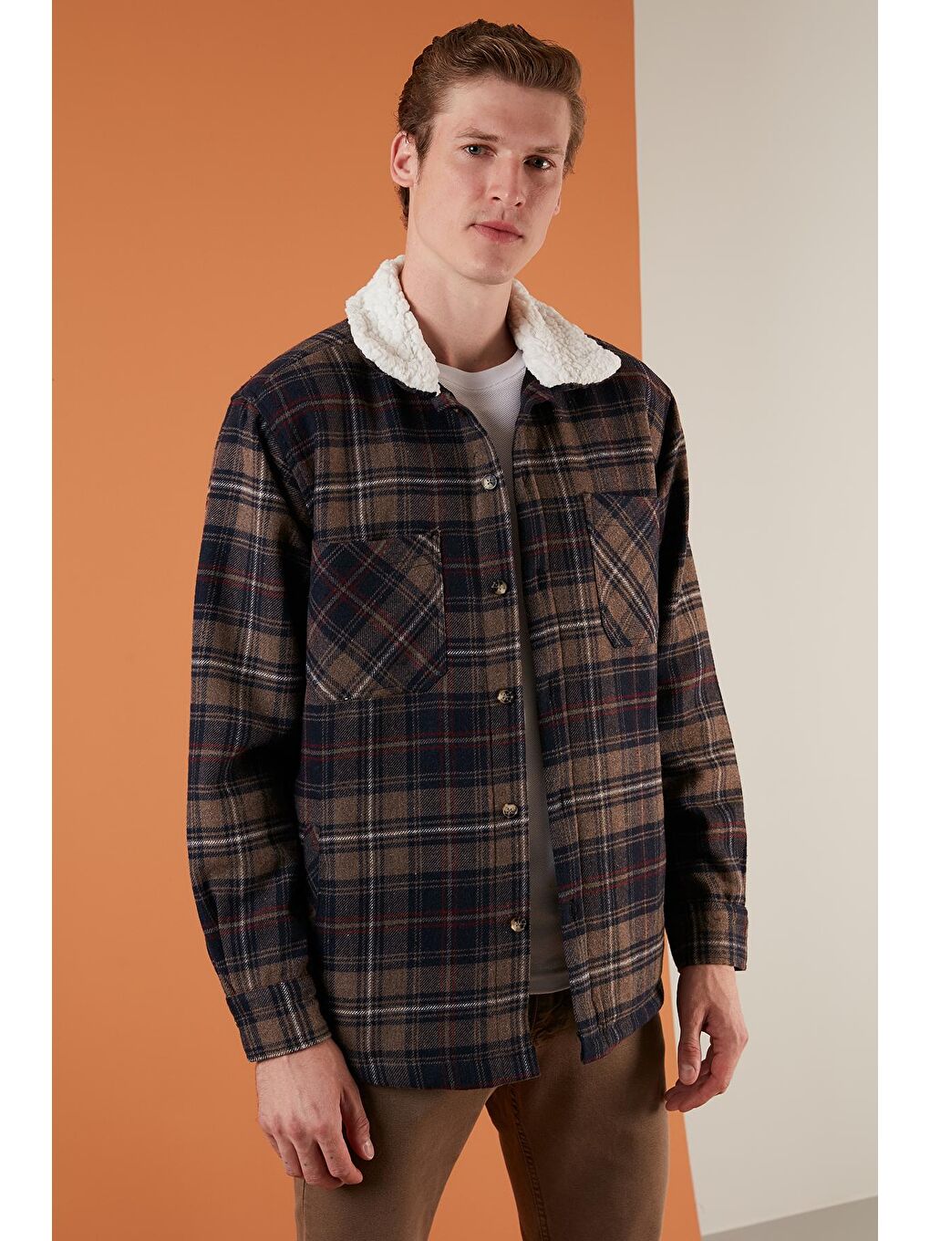 Kahverengi Pamuklu Ekoseli Regular Fit Kışlık Oduncu Kürk Yaka Ceket 606343717-1