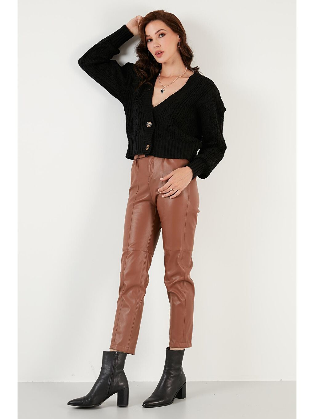 Siyah V Yaka Crop Triko Hırka 6071486-3