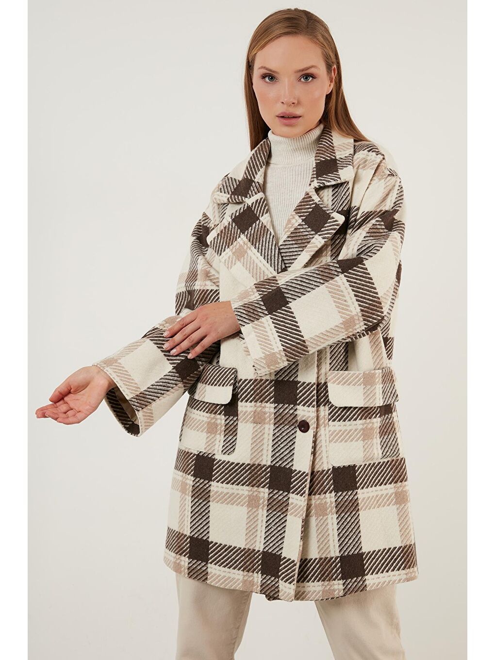 Kahverengi Ekoseli Oversize Çift Düğmeli Uzun Kaban 611C0013-3