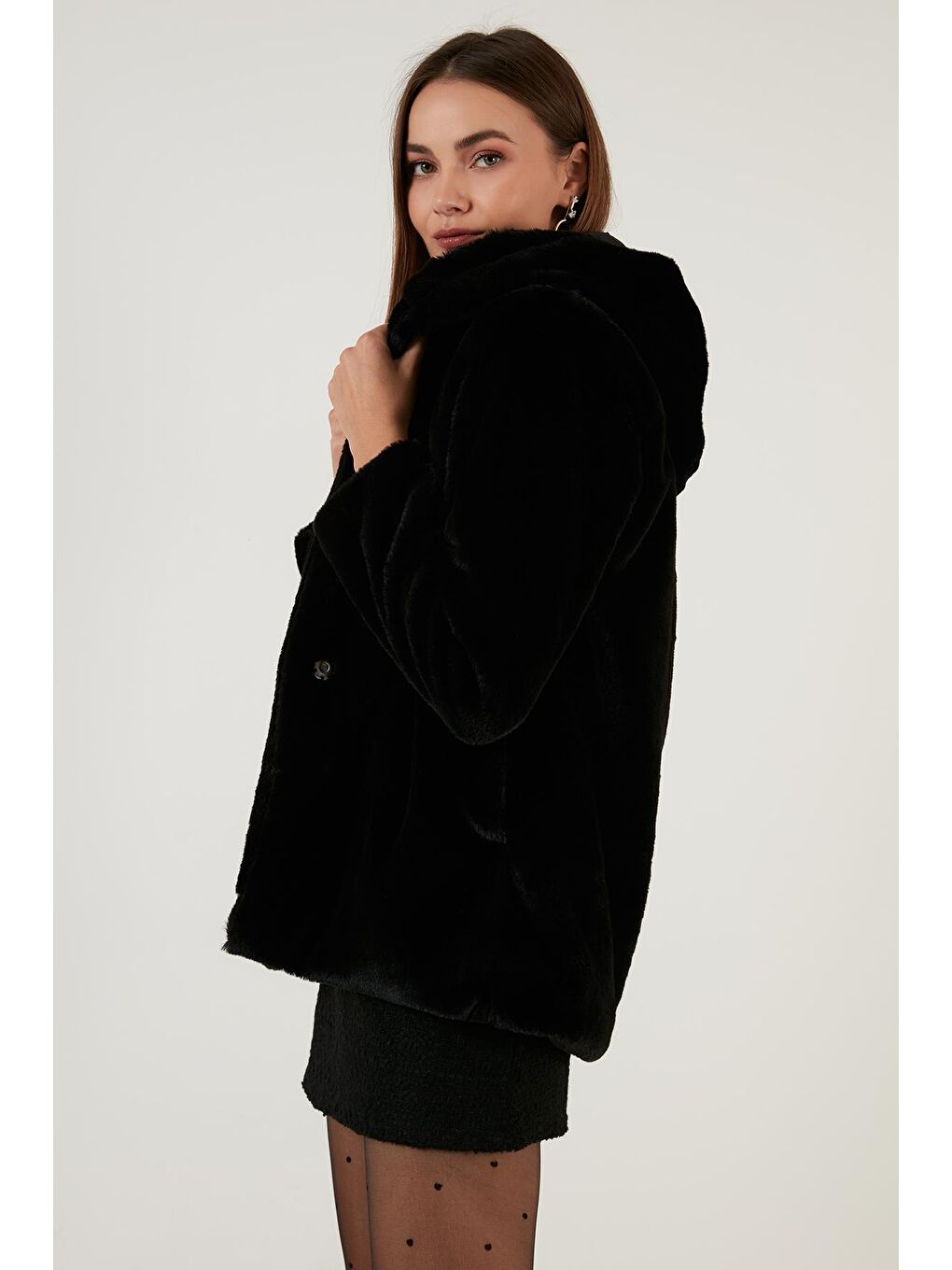 Siyah Kapüşonlu Yumuşak Tüylü Astarlı Dar Kesim Suni Kürk 6238066-3