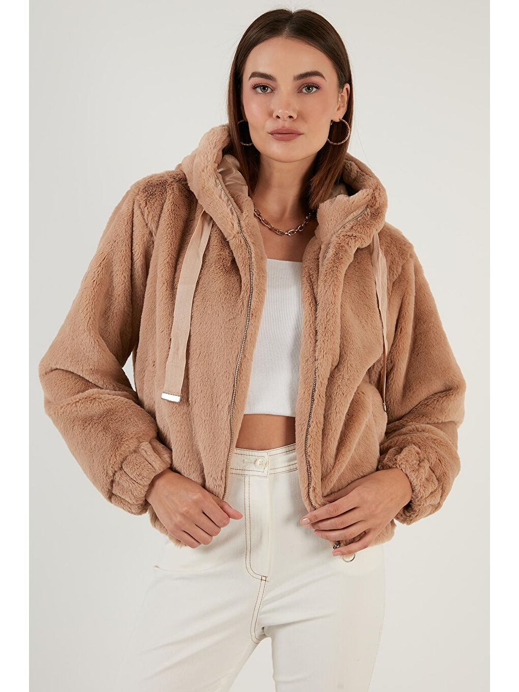 Kahverengi Kapüşonlu Yumuşak Tüylü Cepli Dar Kesim Astarlı Suni Kürk 6238068-2