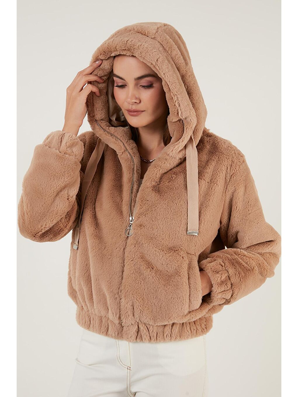 Kahverengi Kapüşonlu Yumuşak Tüylü Cepli Dar Kesim Astarlı Suni Kürk 6238068-3