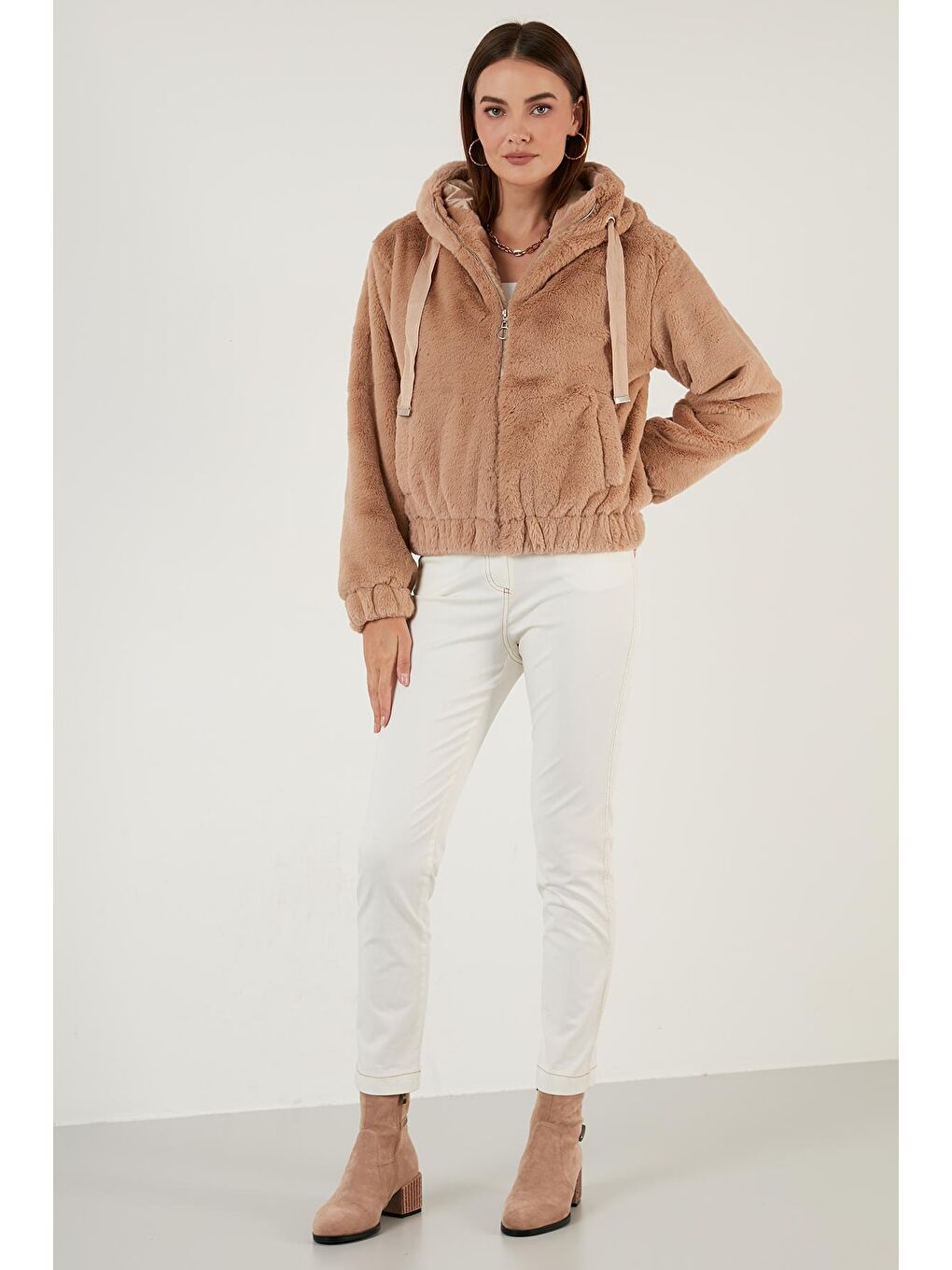 Kahverengi Kapüşonlu Yumuşak Tüylü Cepli Dar Kesim Astarlı Suni Kürk 6238068-4