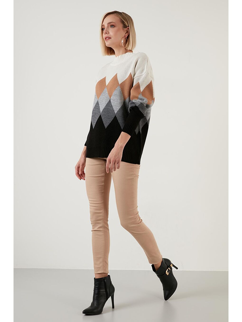 Kahverengi Baklava Desenli Yarım Balıkçı Yaka Örme Kazak 6310003-2