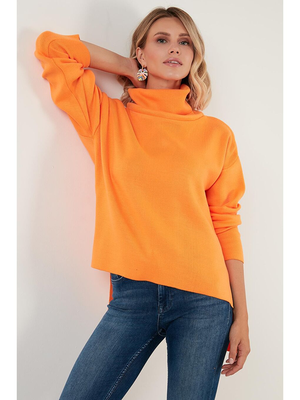 Turuncu Önü Kısa Arkası Uzun Balıkçı Yaka Triko Kazak 6321048-2