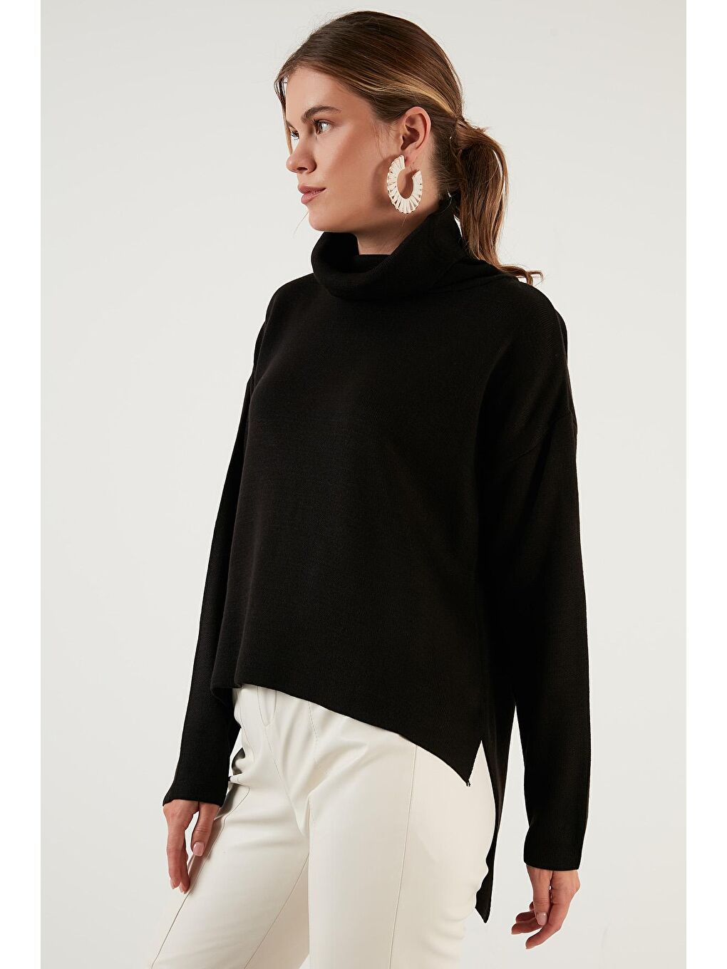 Siyah Önü Kısa Arkası Uzun Balıkçı Yaka Triko Kazak 6321048-3