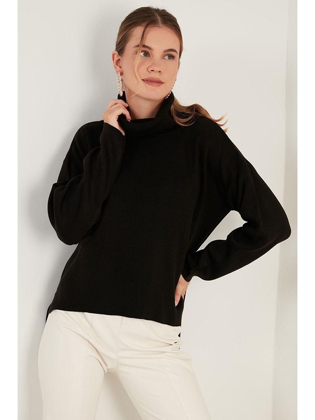 Siyah Önü Kısa Arkası Uzun Balıkçı Yaka Triko Kazak 6321048-4