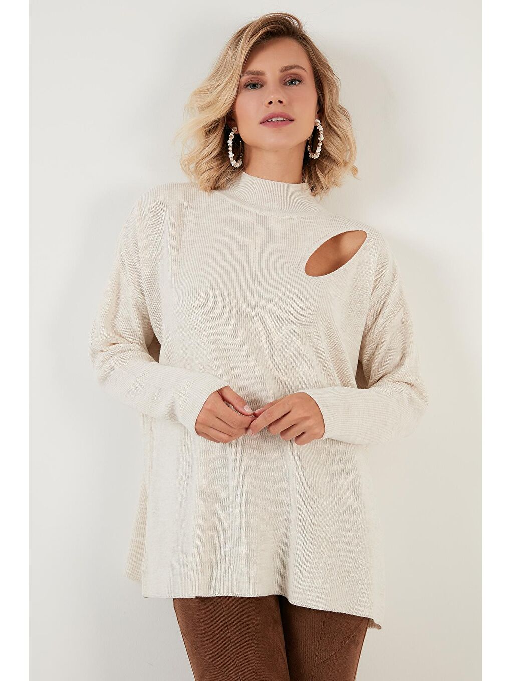 Ekru Omuz Detaylı Yarım Balıkçı Yaka Triko Kazak 6321059-1