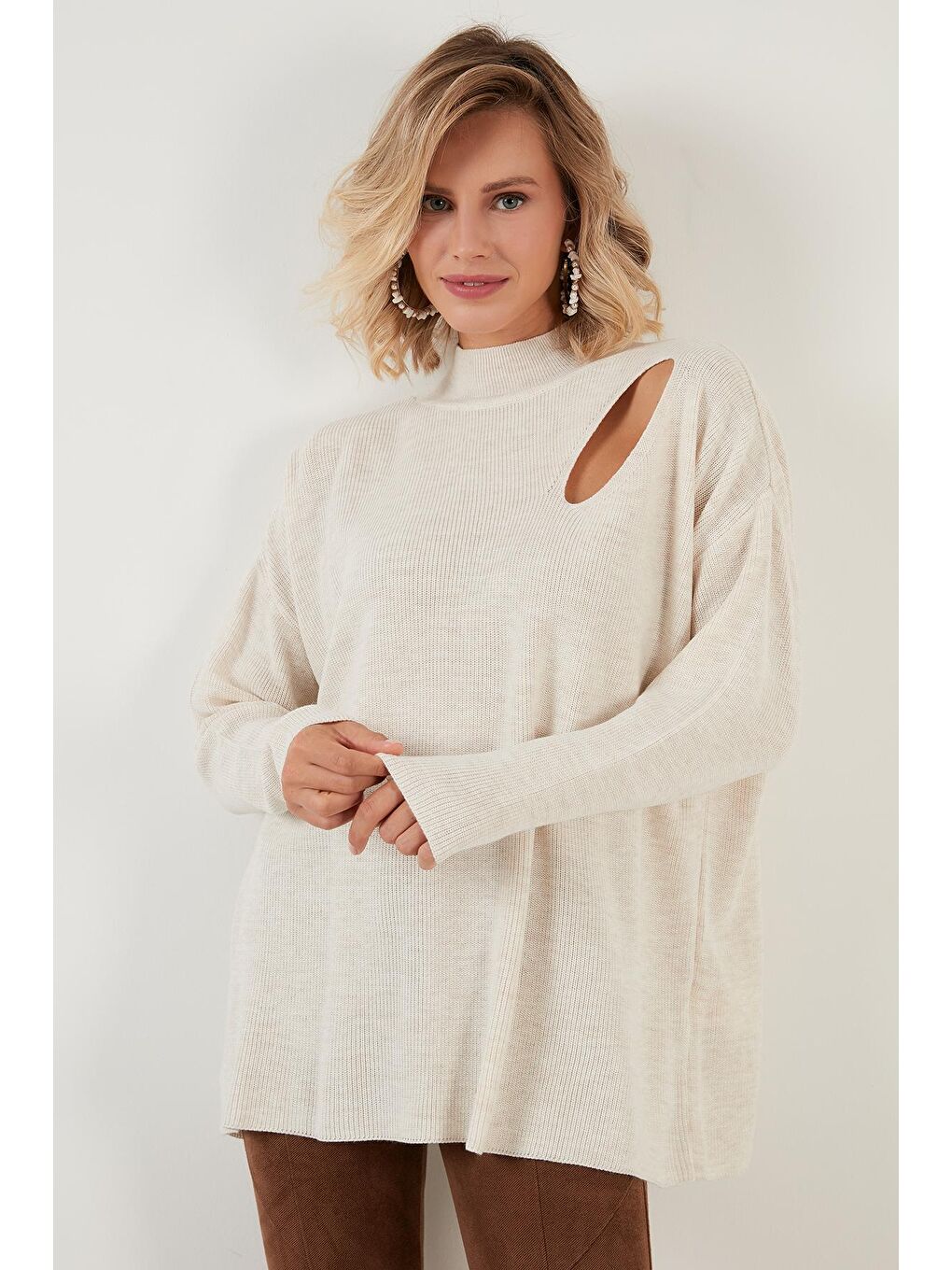 Ekru Omuz Detaylı Yarım Balıkçı Yaka Triko Kazak 6321059-2