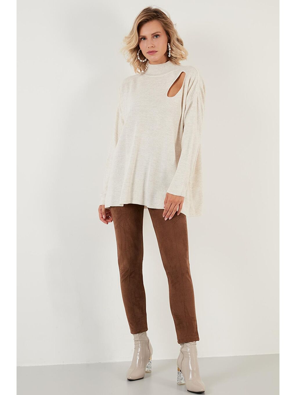 Ekru Omuz Detaylı Yarım Balıkçı Yaka Triko Kazak 6321059-3