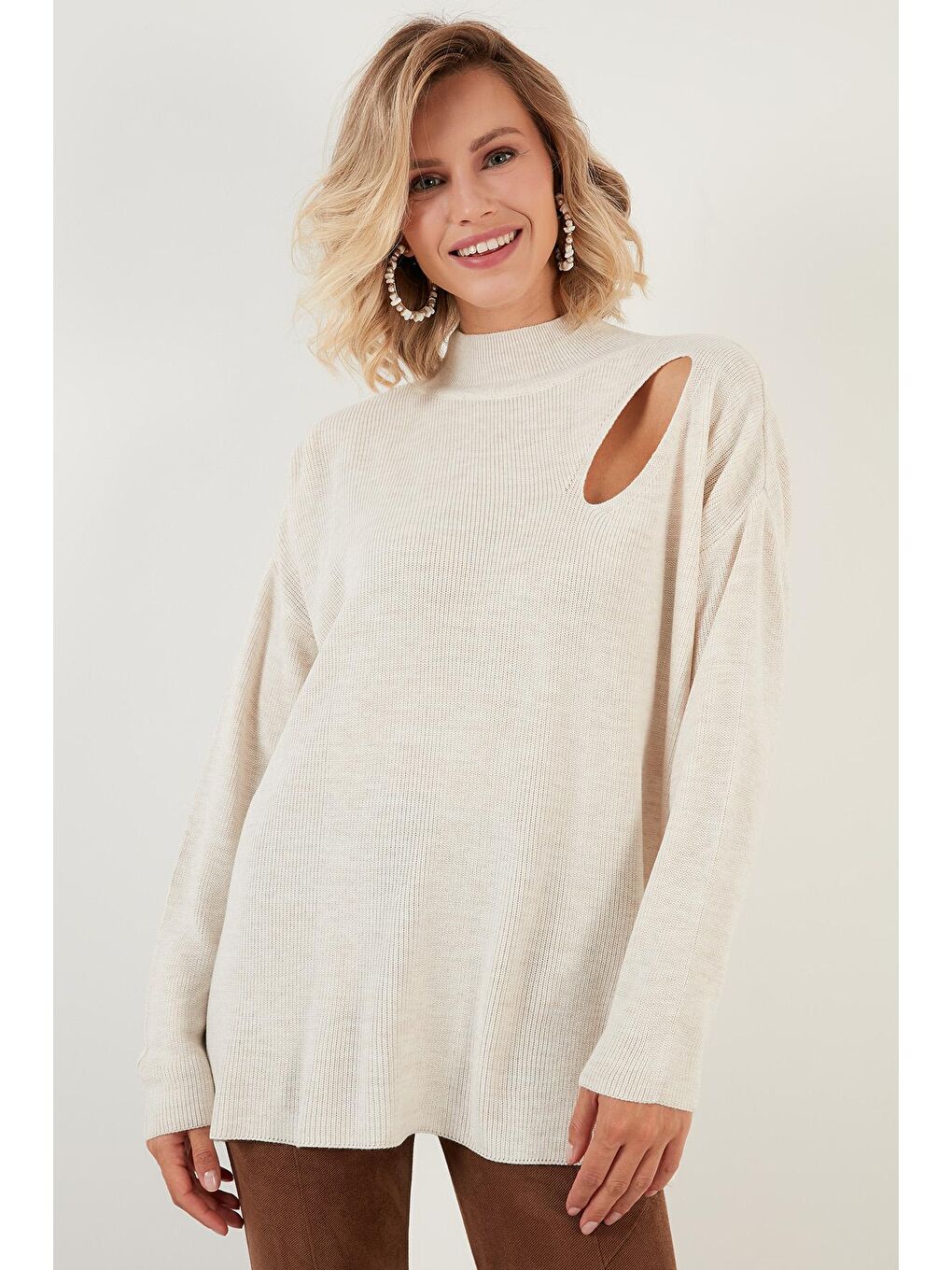 Ekru Omuz Detaylı Yarım Balıkçı Yaka Triko Kazak 6321059-4