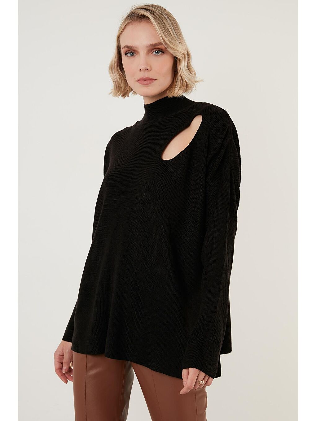 Siyah Omuz Detaylı Yarım Balıkçı Yaka Triko Kazak 6321059