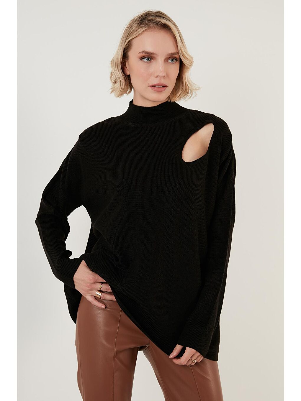 Siyah Omuz Detaylı Yarım Balıkçı Yaka Triko Kazak 6321059-1