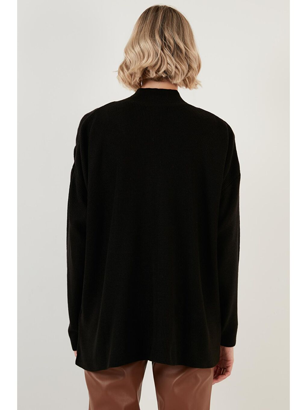 Siyah Omuz Detaylı Yarım Balıkçı Yaka Triko Kazak 6321059-4