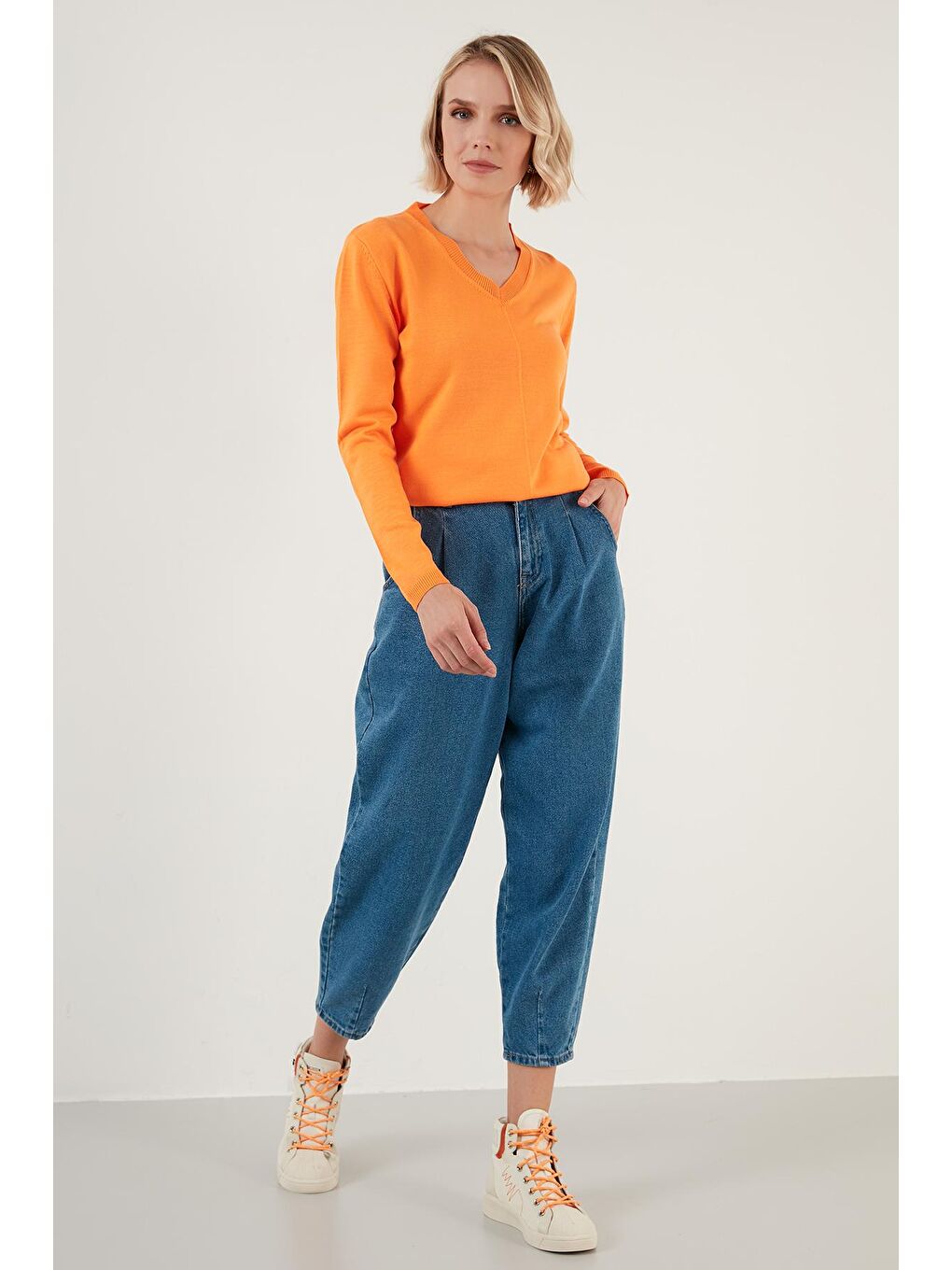 Turuncu Soft Akrilik V Yaka Triko Kazak 6327030-2