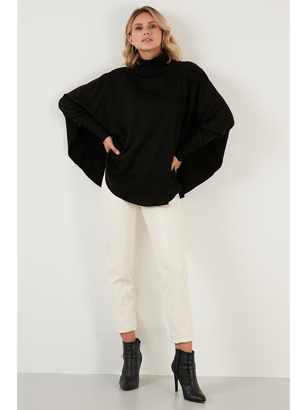 Siyah Balıkçı Yaka Yarasa Kol Kazak 6329060-2