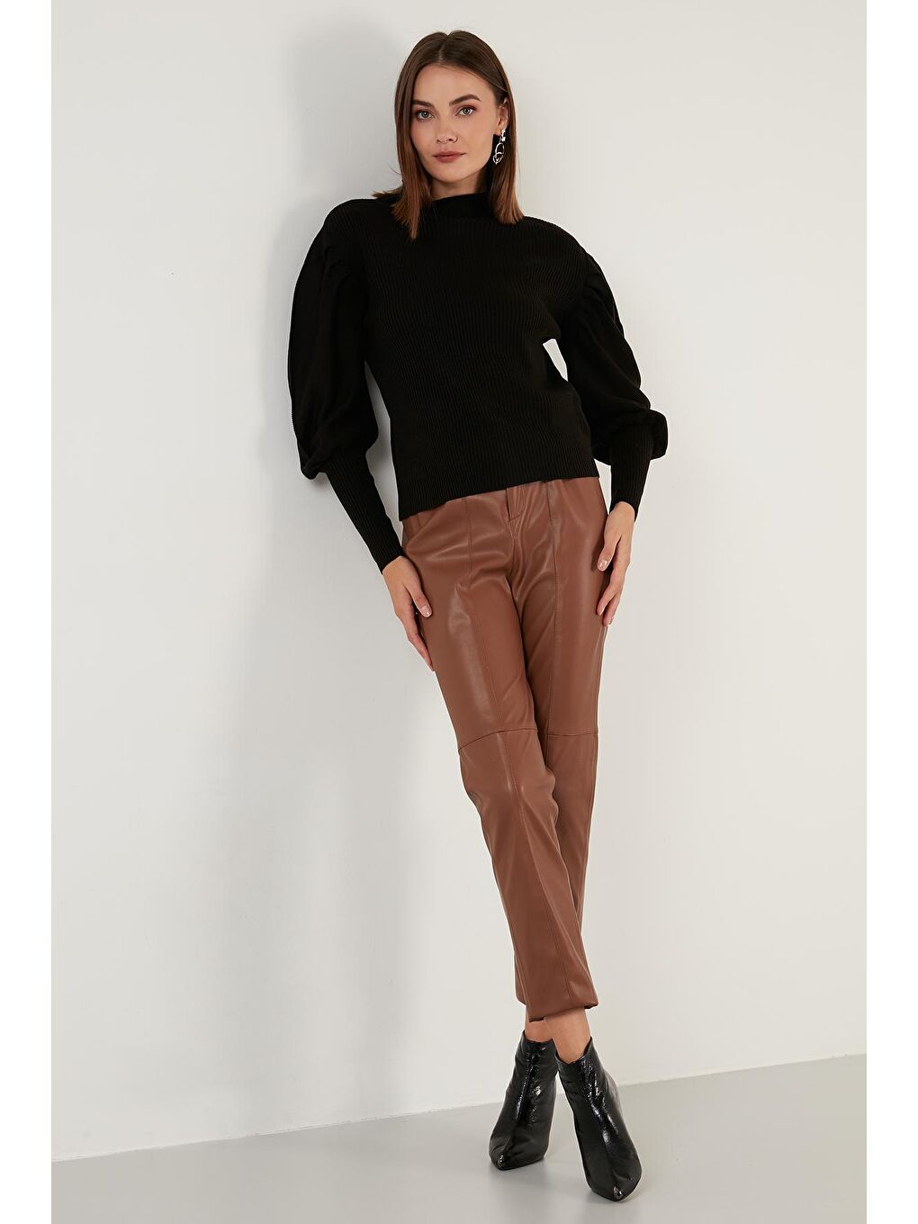 Siyah % 100 Soft Akrilik Balıkçı Yaka Fitilli Balon Kol Kazak 6329572-3