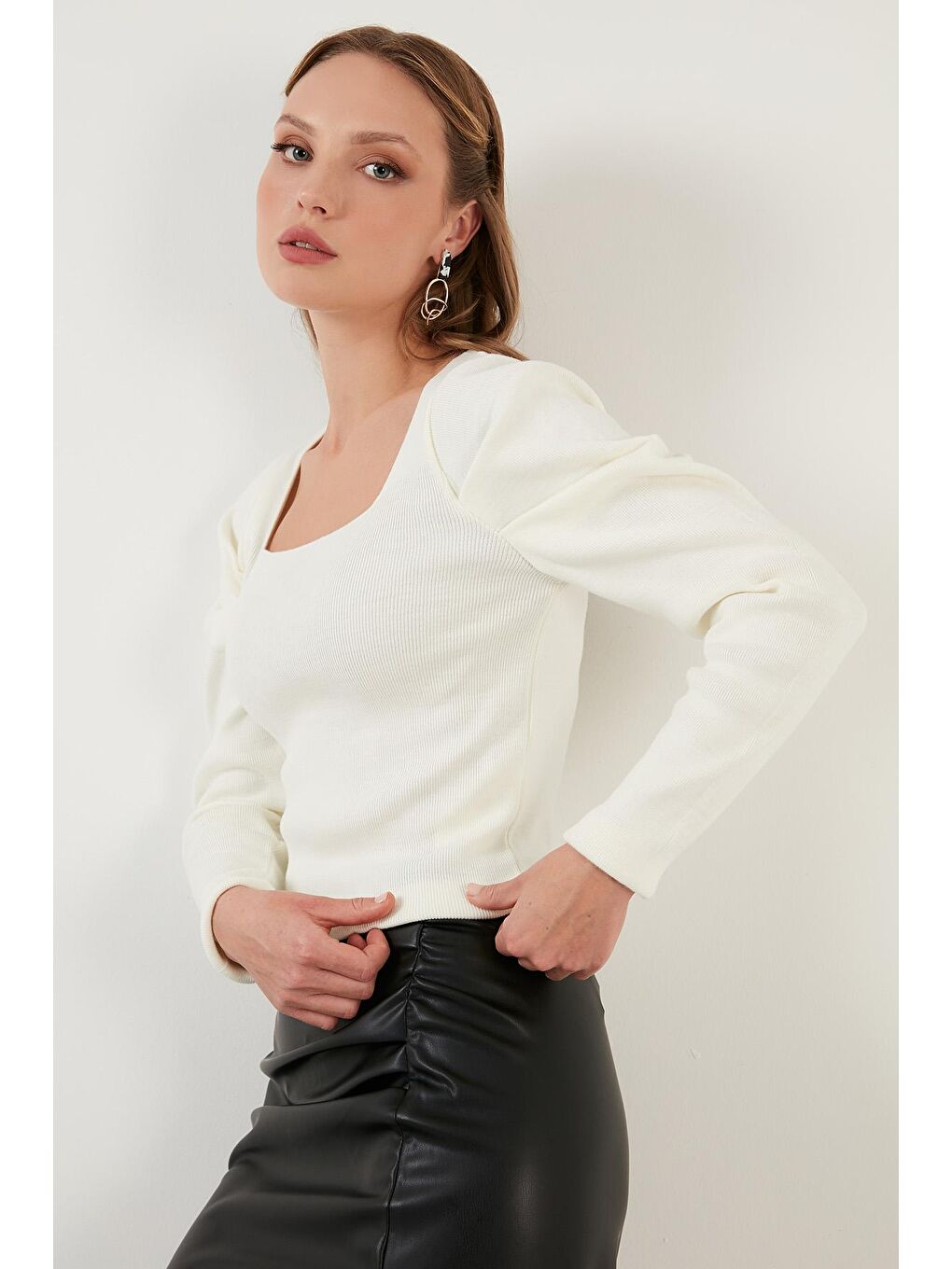 Ekru Kol Büzgülü Kare Yaka Triko Kazak 6362161-1