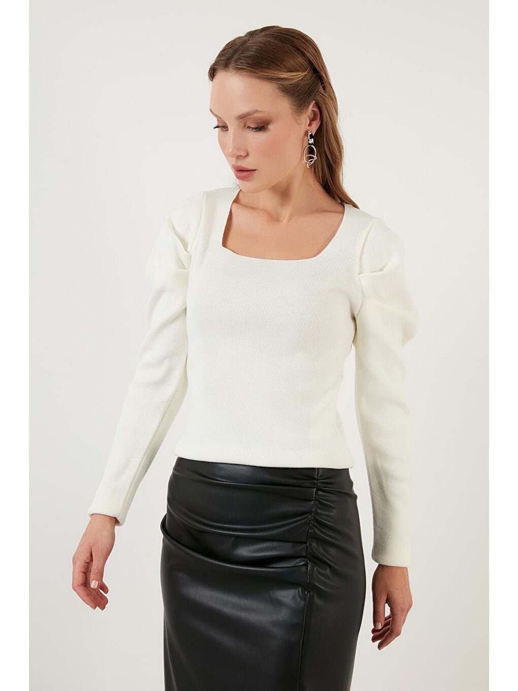 Ekru Kol Büzgülü Kare Yaka Triko Kazak 6362161-2