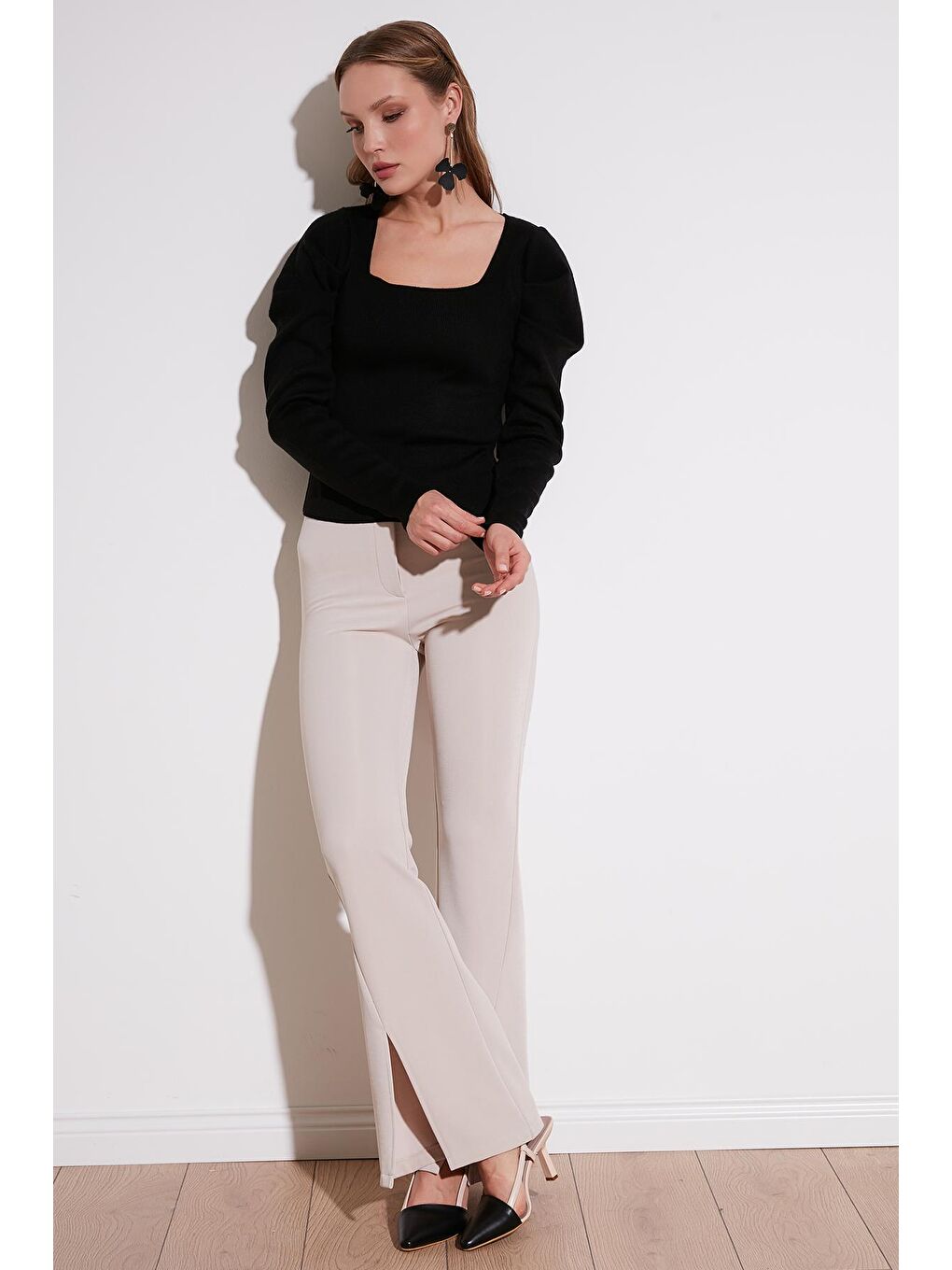 Siyah Kol Büzgülü Kare Yaka Triko Kazak 6362161-1