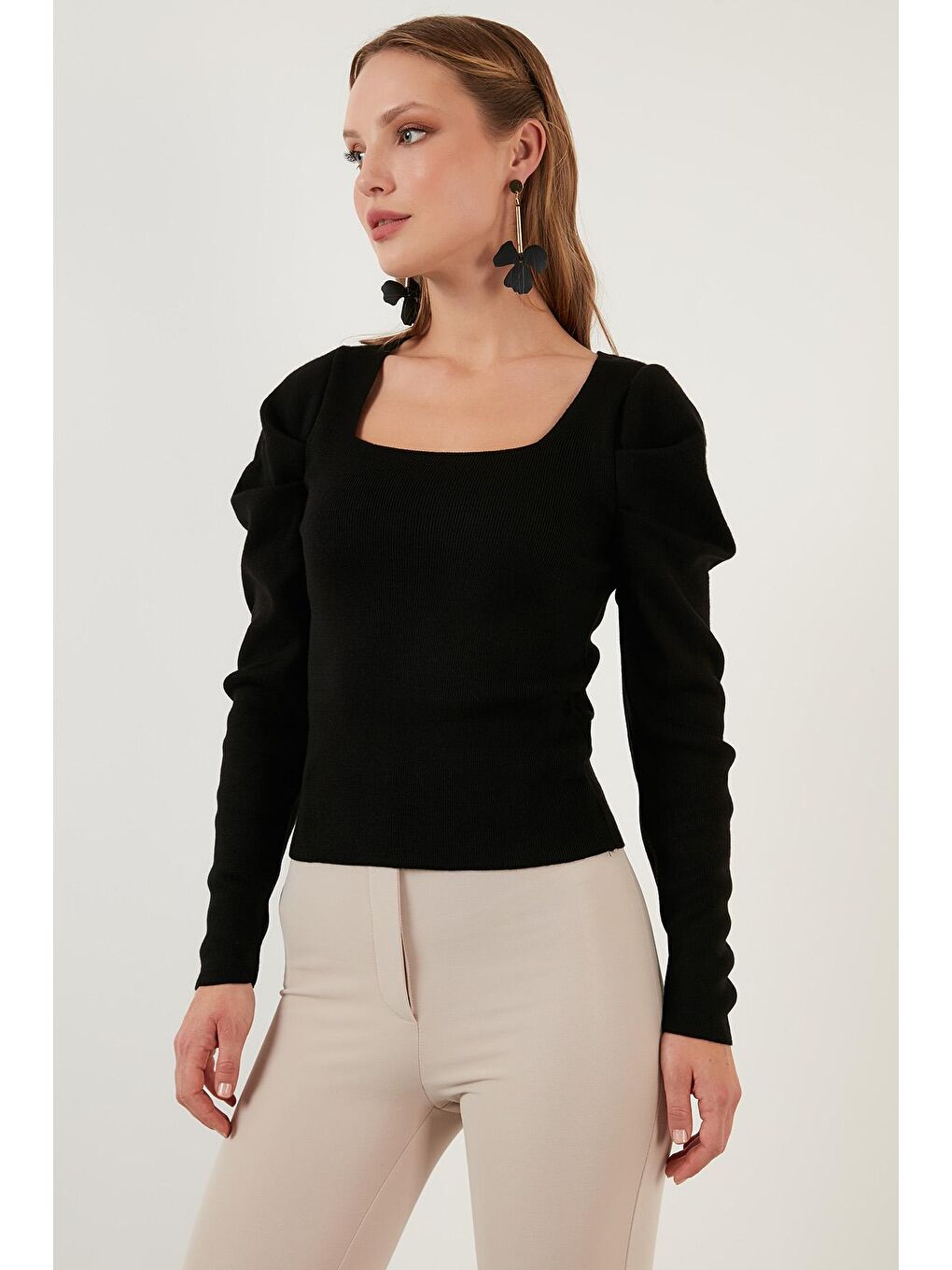 Siyah Kol Büzgülü Kare Yaka Triko Kazak 6362161-3