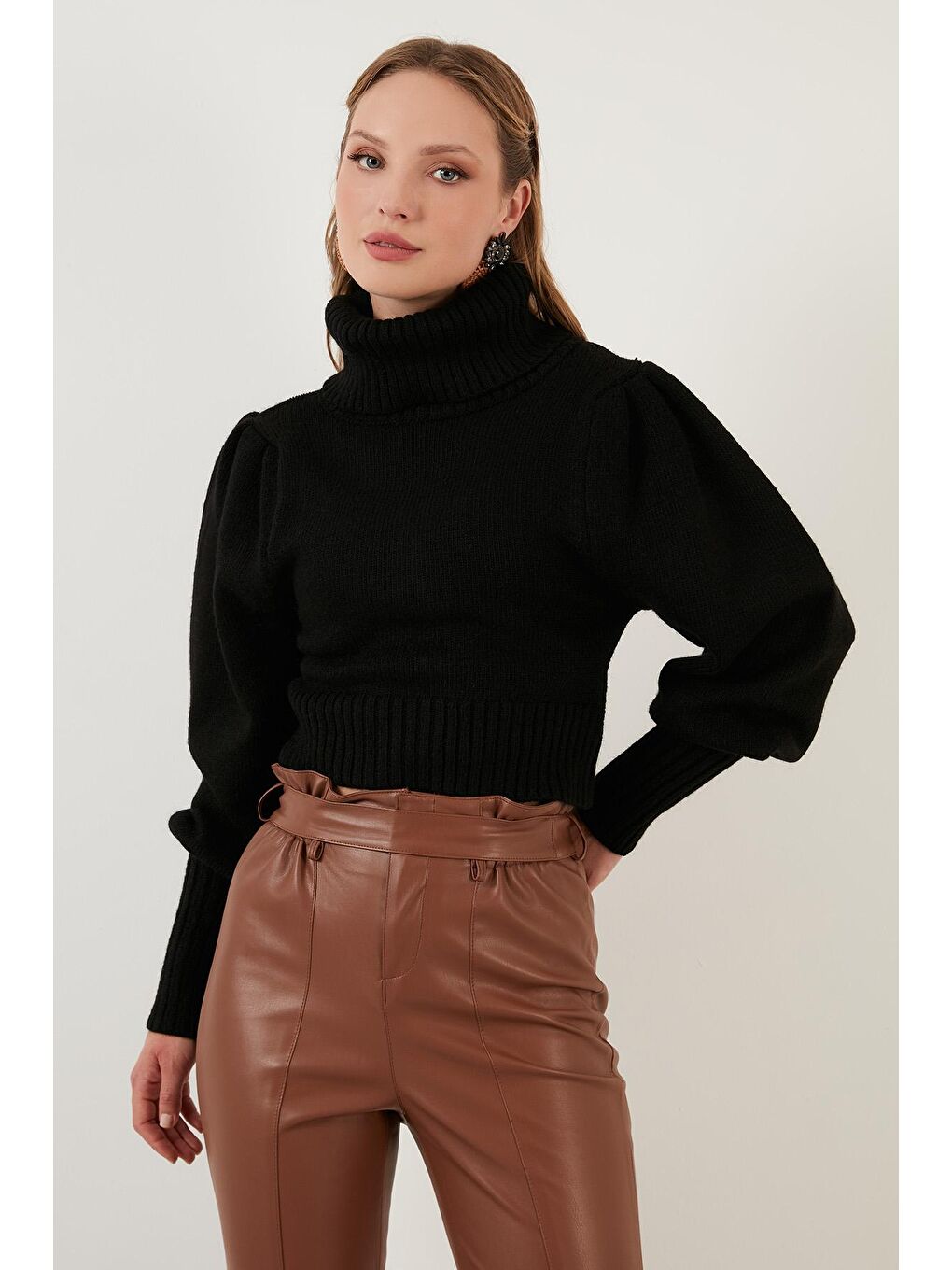 Siyah Kol Detaylı Boğazlı Yaka Kazak 63622534-1