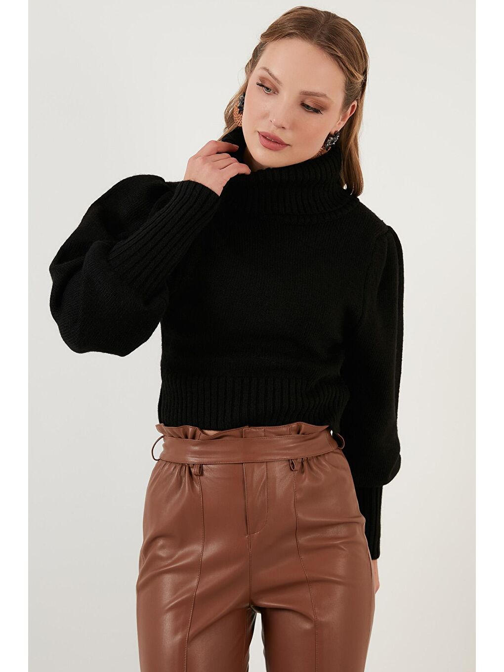 Siyah Kol Detaylı Boğazlı Yaka Kazak 63622534-3