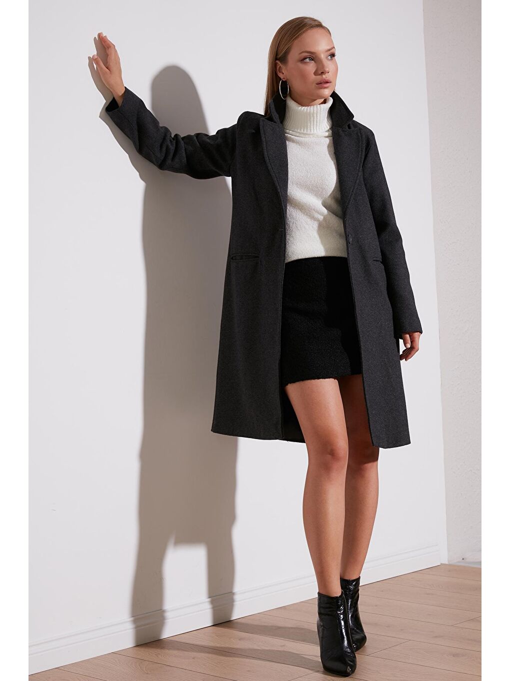 Antrasit Regular Fit Düğmeli Astarlı Cepli Kışlık Kaban 6380002