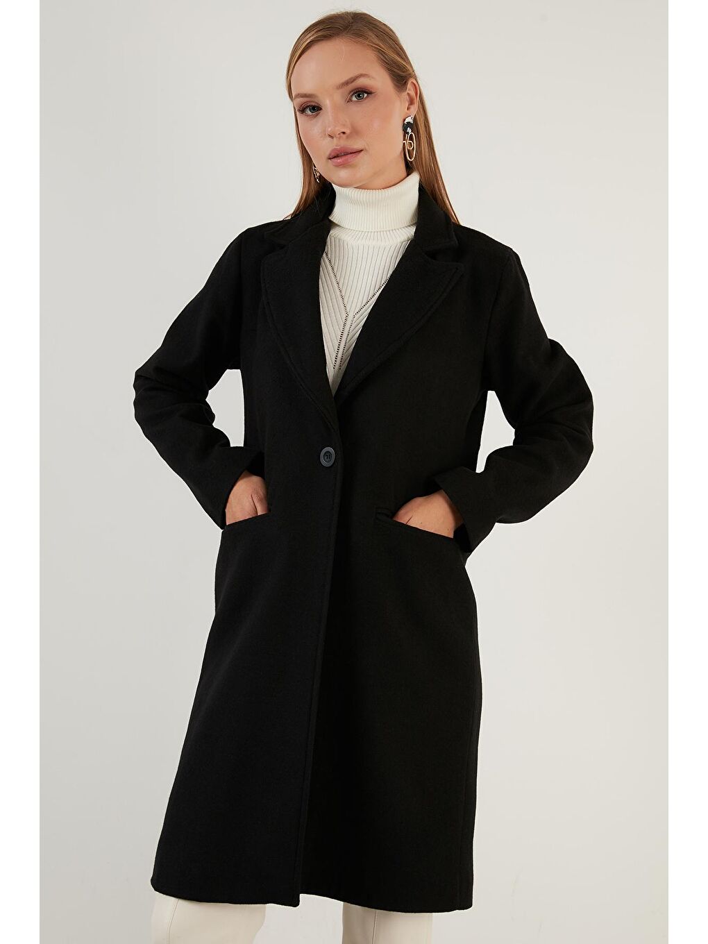 Siyah Regular Fit Düğmeli Astarlı Cepli Kışlık Kaban 6380002-2