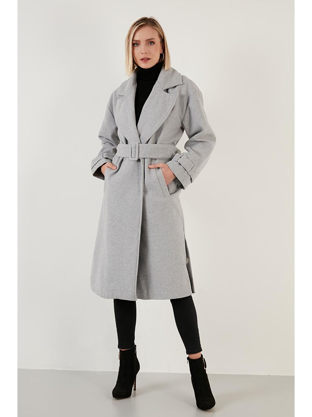 Gri Pamuklu Regular Fit Kemerli Yırtmaçlı Uzun Kaban 6380015-1