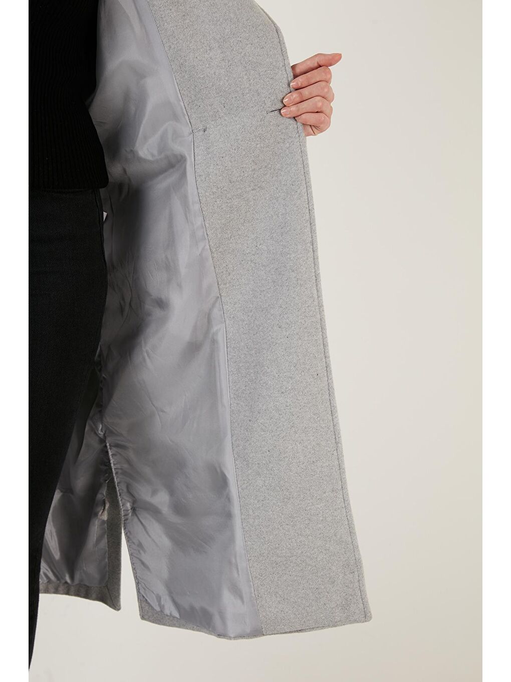 Gri Pamuklu Regular Fit Kemerli Yırtmaçlı Uzun Kaban 6380015-4