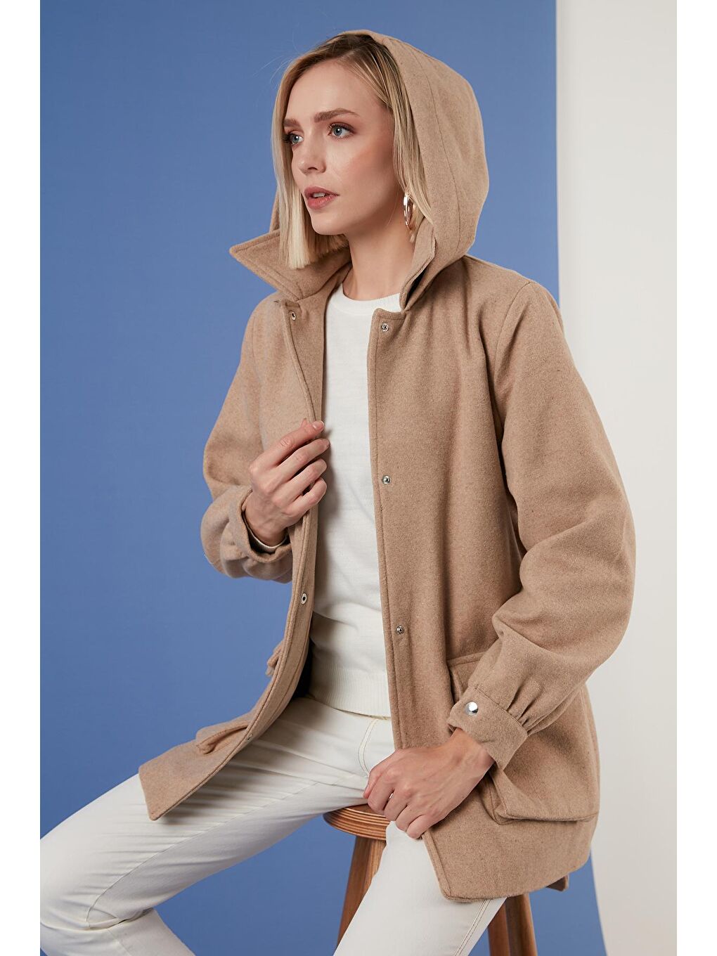 Kahverengi Pamuklu Regular Fit Kemerli Kapüşonlu Kaban 6380057-1