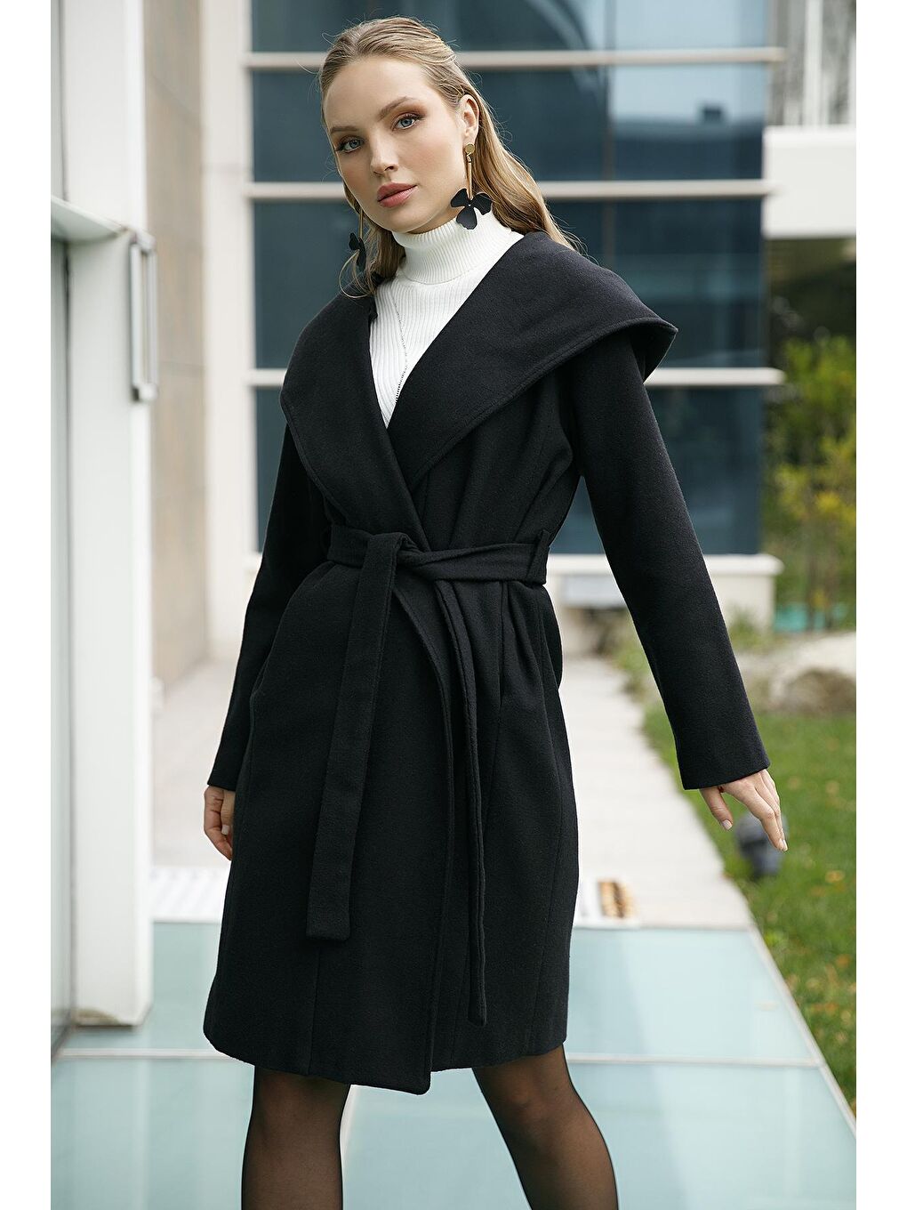 Siyah Pamuklu Regular Fit Kemerli Kapüşonlu Uzun Kaban 6380082-1