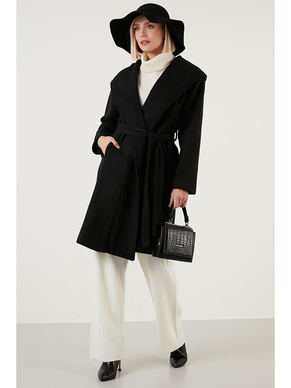 Siyah Pamuklu Regular Fit Kemerli Kapüşonlu Uzun Kaban 6380082-2