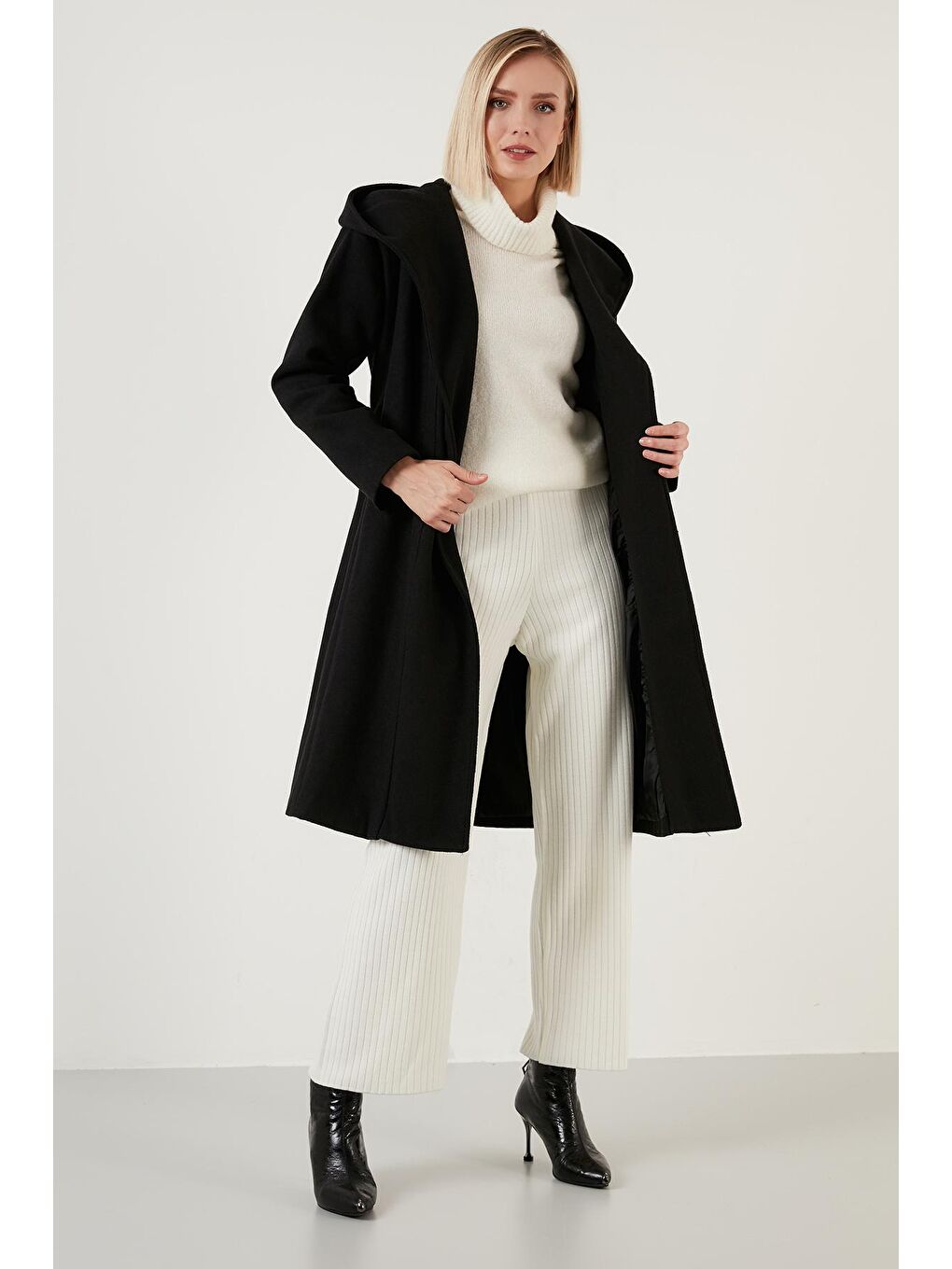 Siyah Pamuklu Regular Fit Kemerli Kapüşonlu Uzun Kaban 6380082-4