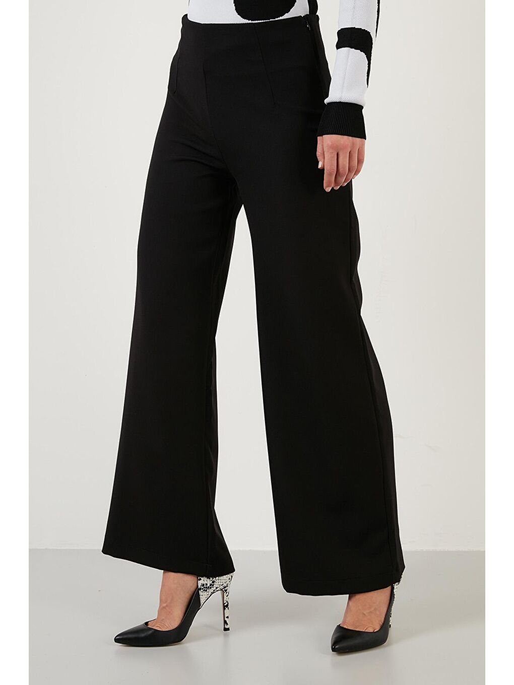 Siyah Fermuarlı Yüksek Bel Bol Paça Kumaş Pantolon 6476004-2