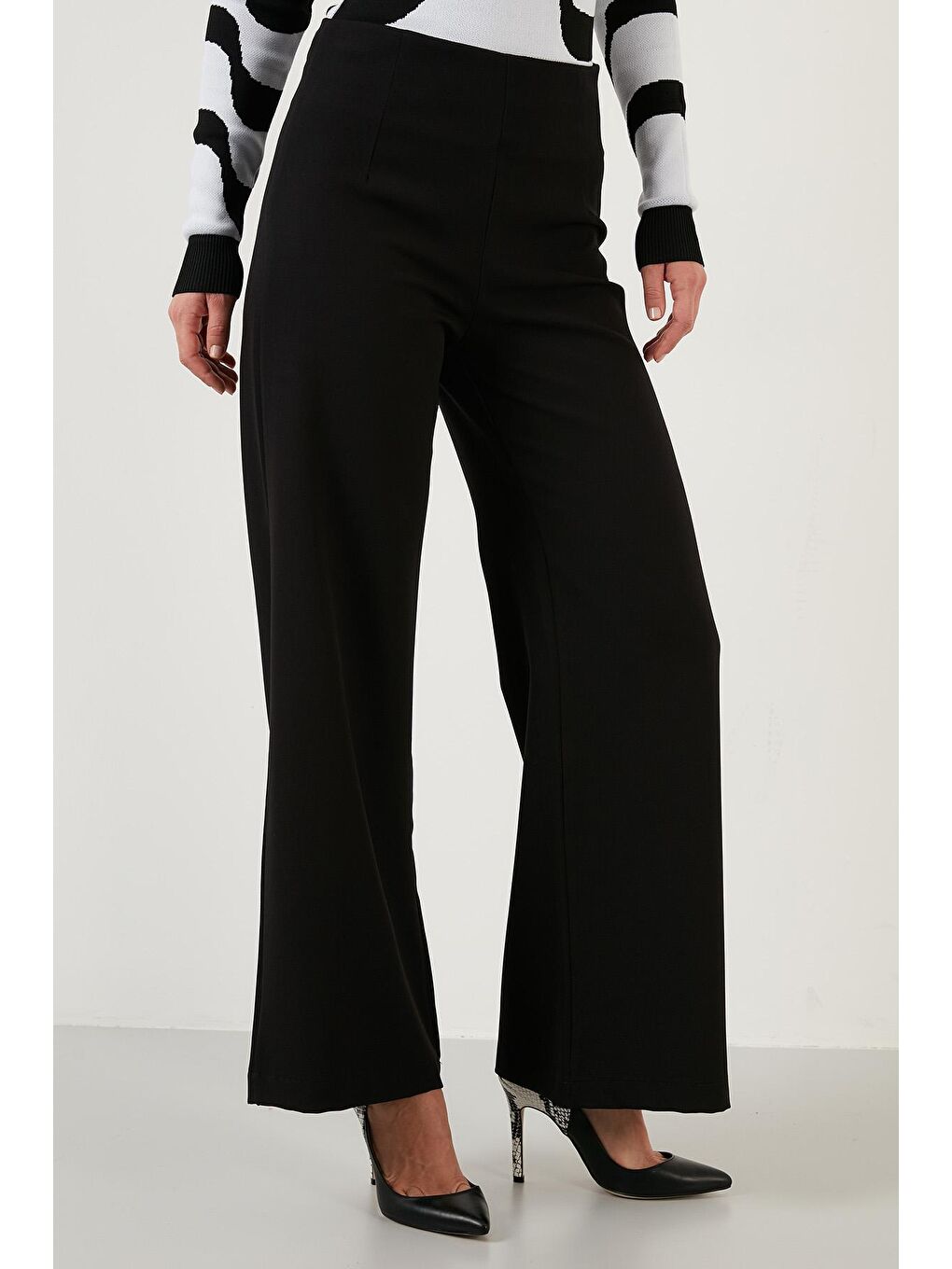 Siyah Fermuarlı Yüksek Bel Bol Paça Kumaş Pantolon 6476004-3