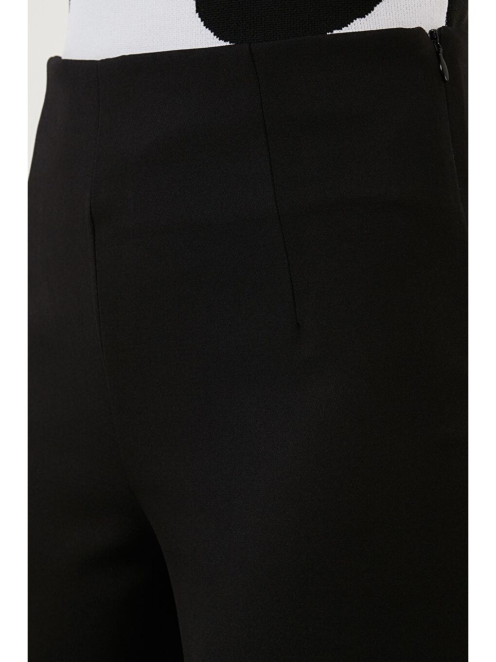 Siyah Fermuarlı Yüksek Bel Bol Paça Kumaş Pantolon 6476004-4