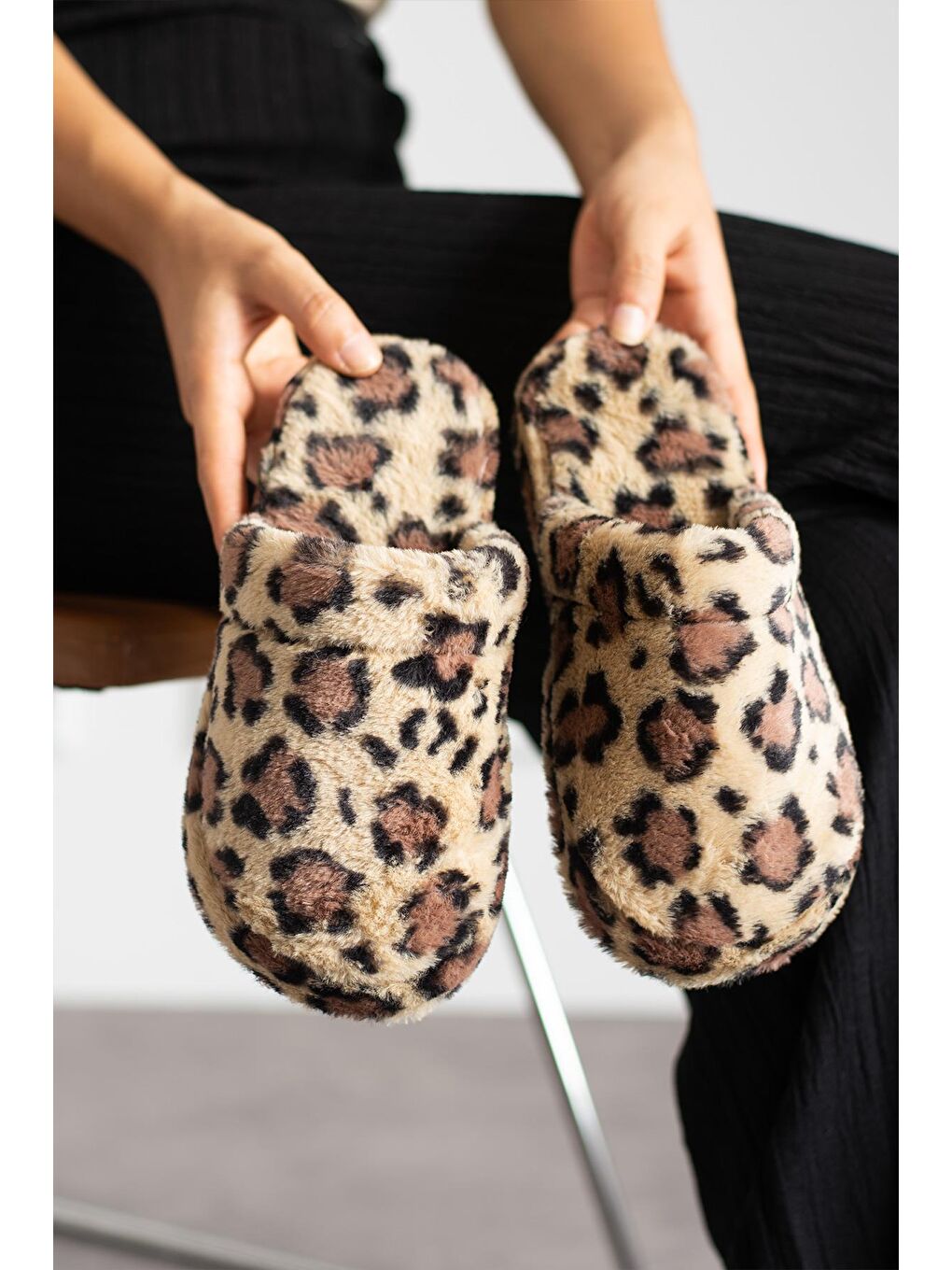 Sarı TÜYLÜ KAPALI Kadın Ev Terliği Kışlık Terlik Sessiz Taban-2