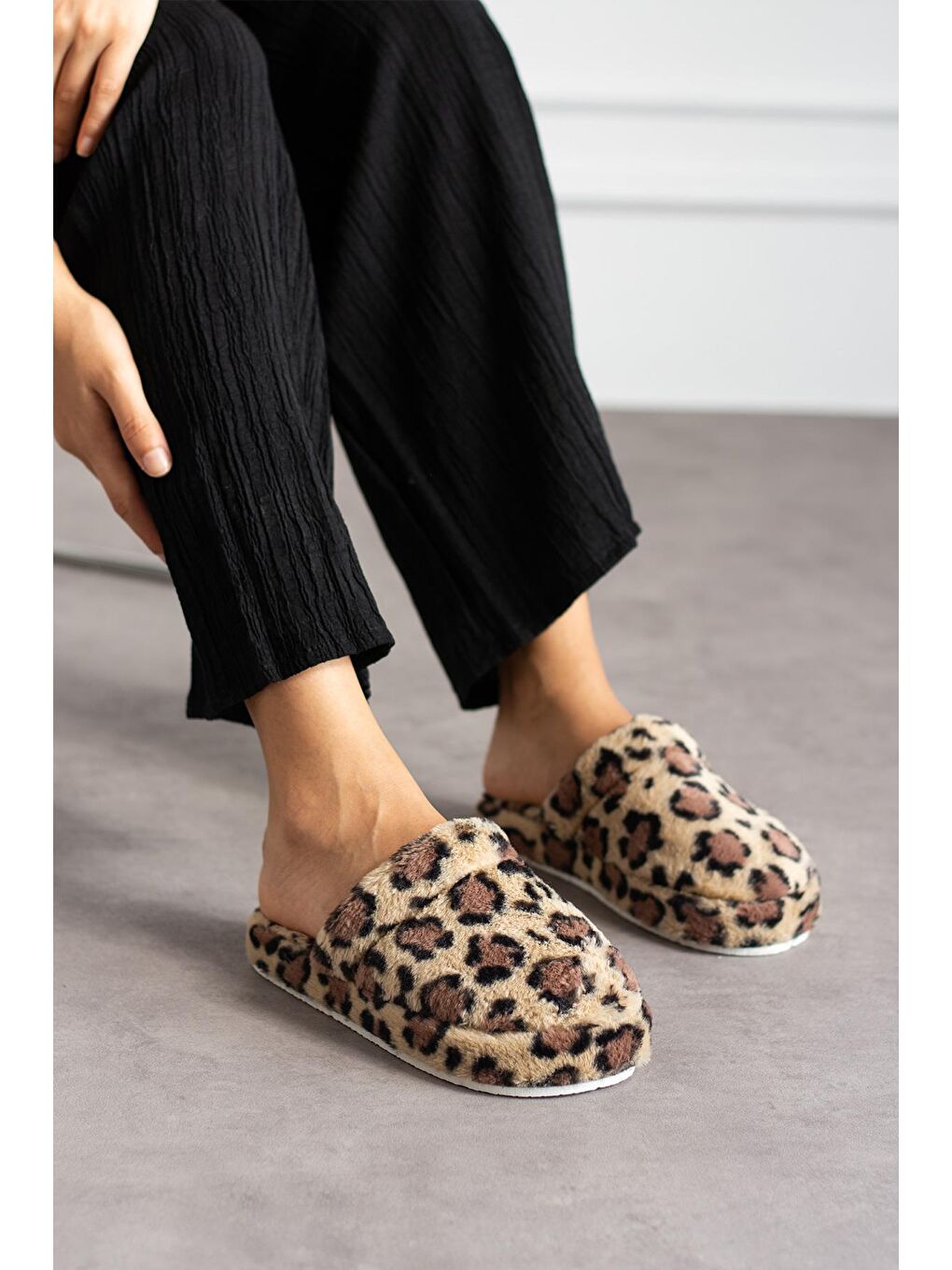 Sarı TÜYLÜ KAPALI Kadın Ev Terliği Kışlık Terlik Sessiz Taban-3